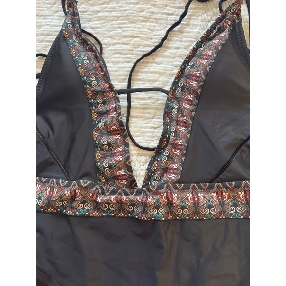 Cupshe NWT LG One Piece Black Low Plunge Halter Boho Open Back Y2K Paisley Trim - Picture 4 of 15